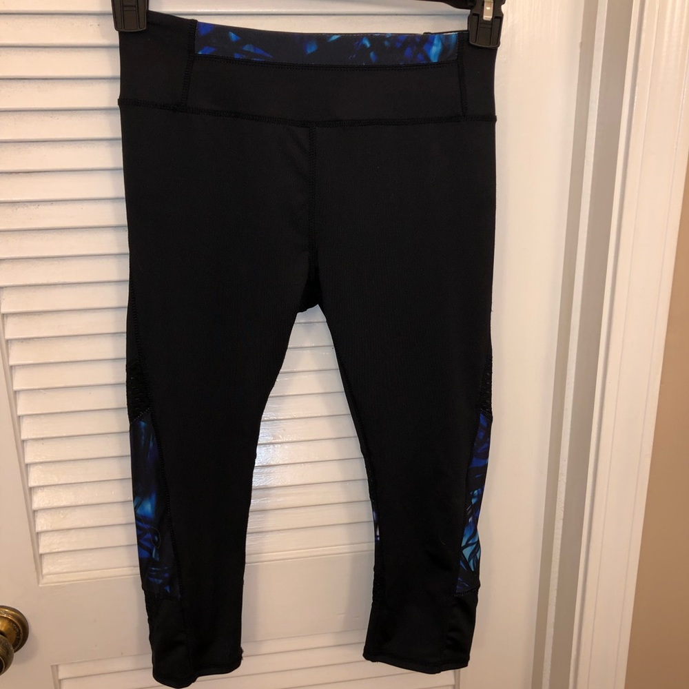 Black/Blue Kyodan Capri Leggings